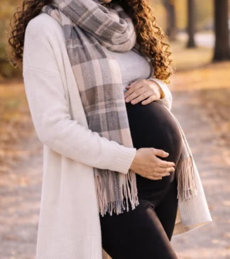 Czarne ocieplane legginsy ciążowe dobrze kryjące Bensini