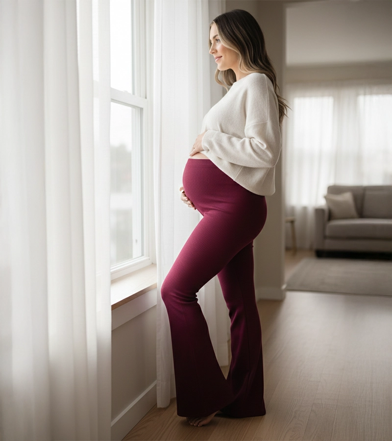 Prążkowane legginsy ciążowe dzwony FLARE bordowe - szeroka nogawka