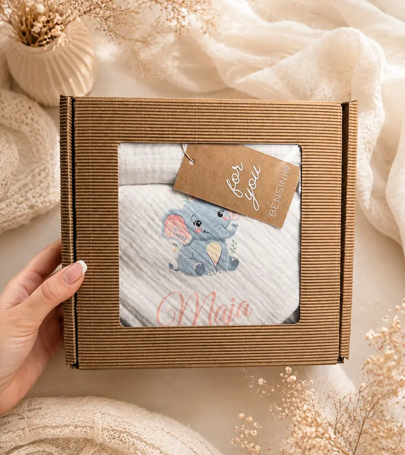 Box prezentowy - personalizowana pieluszka muślinowa z imieniem